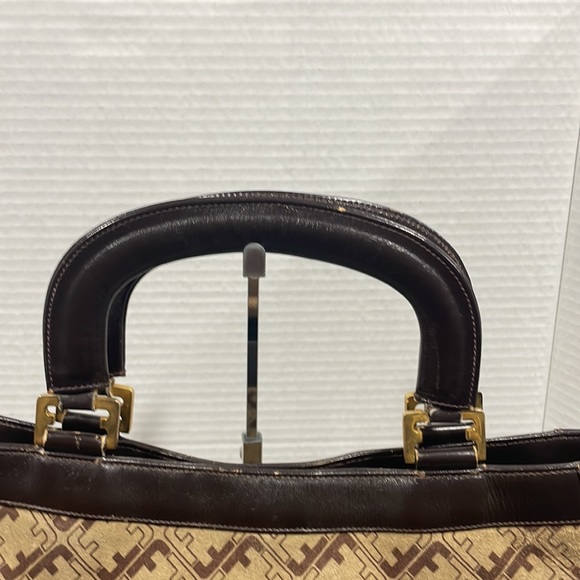 Salvatore Ferragamo bag. This bag is in great condition - Picture 4 of 7